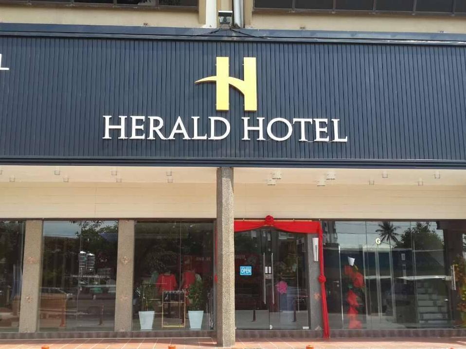 Herald Hotel Malacca Exterior photo